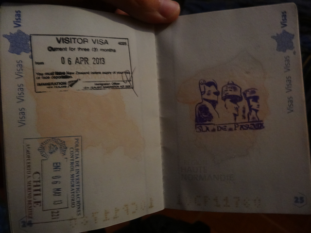 passeport avec le tampon de l'ile de Paques