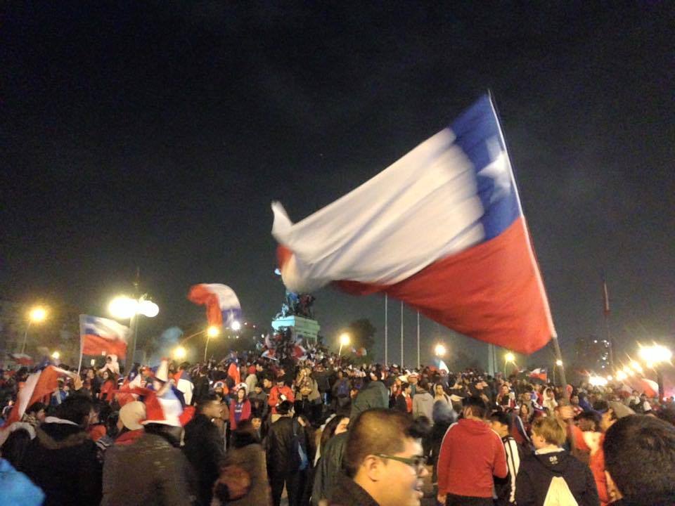 le jour ou les chiliens ont gagné la Copa America pour la premiere fois, Plaza Italia a Santiago.