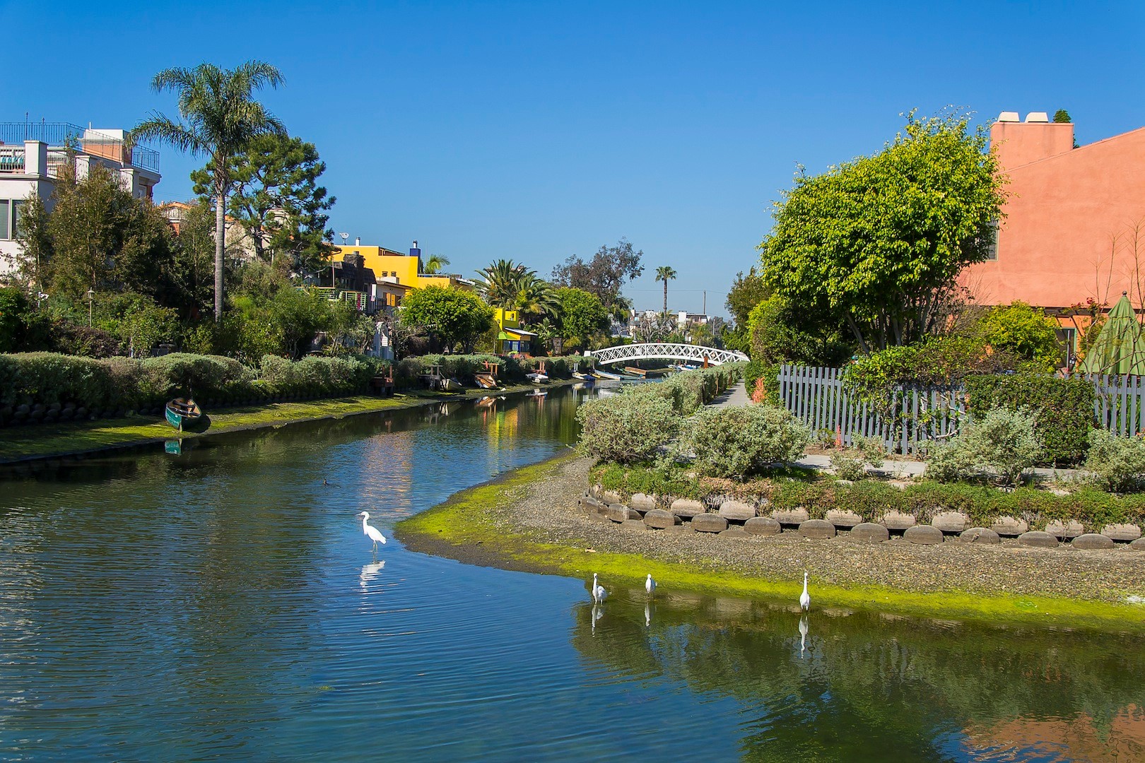 Les paisibles canaux de Venice Beach à Los Angeles