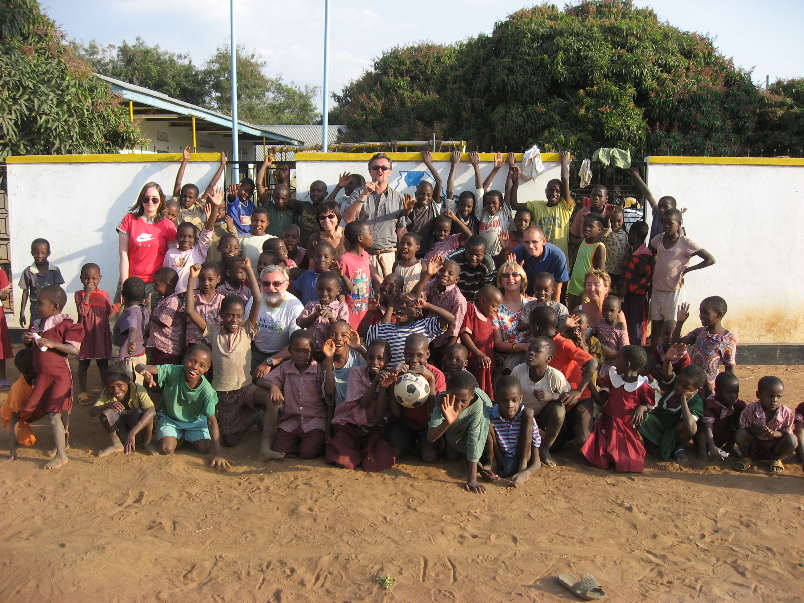 Photo de groupe a l'orphelinat en tanzanie