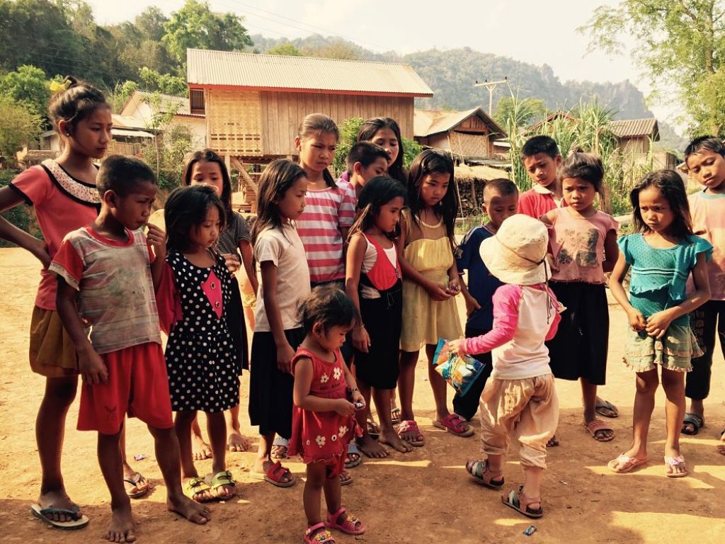 rencontre de la population locale au Laos