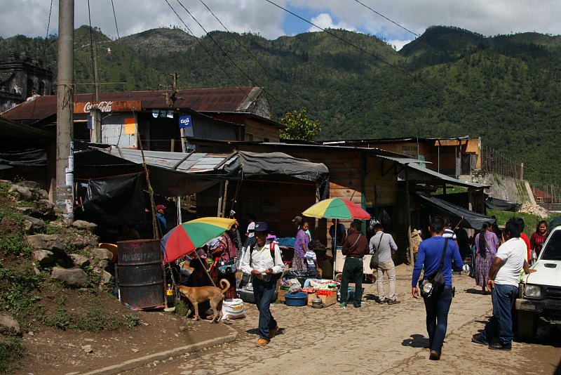le marche de lanquin au guatemala