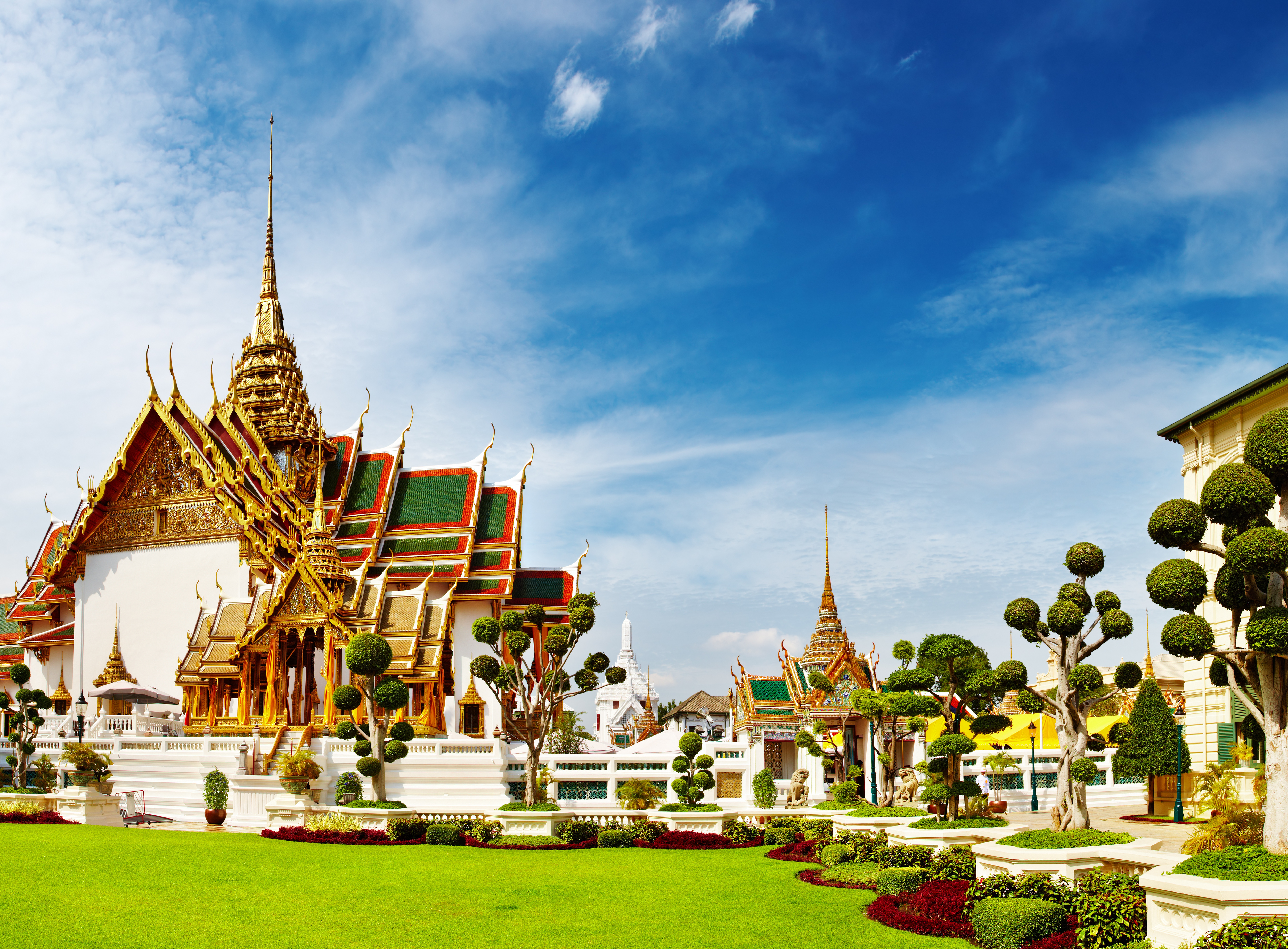 Красивый бангкок. Храм изумрудного Будды в Бангкоке. Королевский дворец в Бангкоке. Большой Королевский дворец (Grand Palace) и храм изумрудного Будды. Королевский дворец и храм изумрудного Будды (г. Бангкок).
