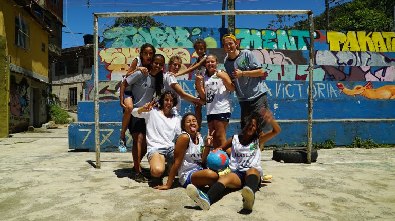 Candice et Mélina : Des footballeuses en tour du monde, ça joue forcément collectif !