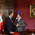 La France et le Pérou signent un accord de PVT