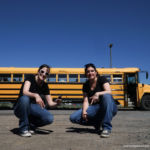 Rencontre avec Mumu et Clem, des nomades digitales qui voyagent dans un bus scolaire