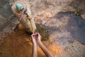 Voyager dans des pays en pénurie d’eau : nos conseils