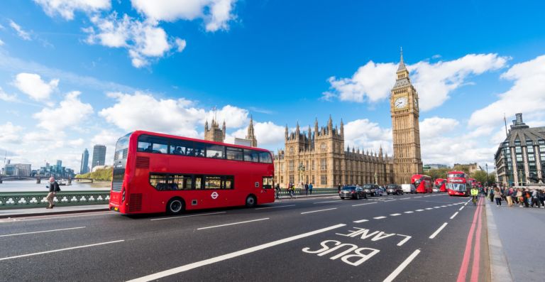 Brexit et Covid, deux raisons de souscrire une assurance médicale pour voyager en Angleterre