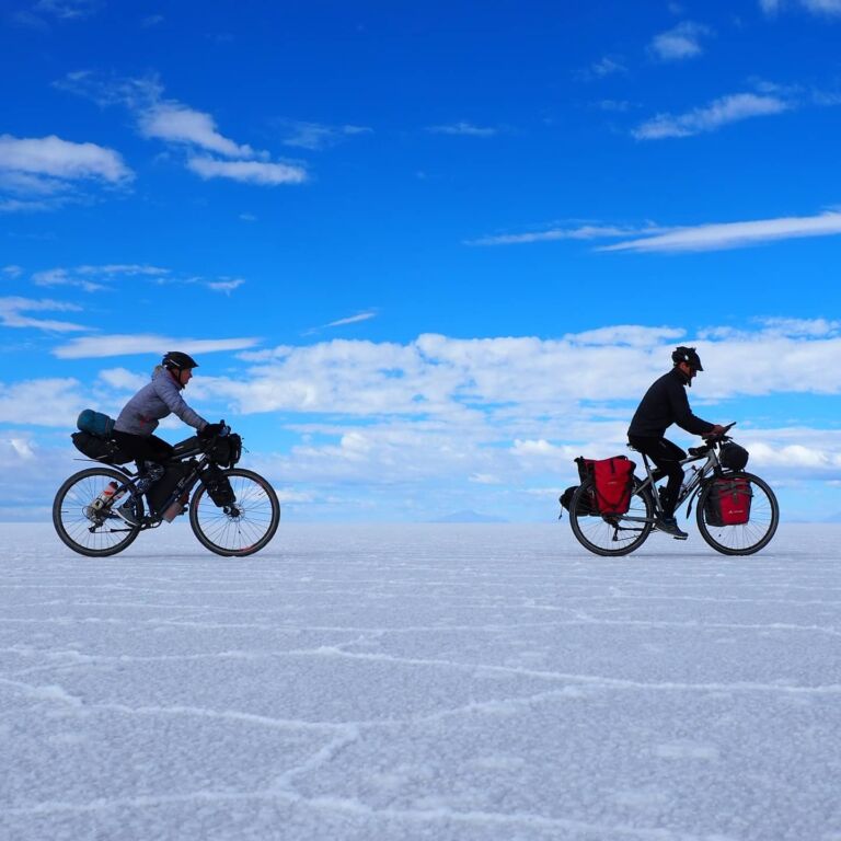 Le passage de la frontière bolivienne en plein Covid, une course contre la montre à vélo
