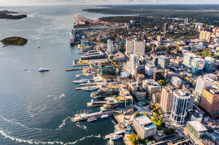 Les 10 meilleures villes au Canada pour s’installer pendant son PVT
