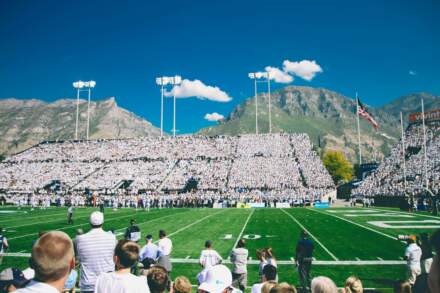 Voir un match de football américain universitaire, spectaculaire immersion aux USA